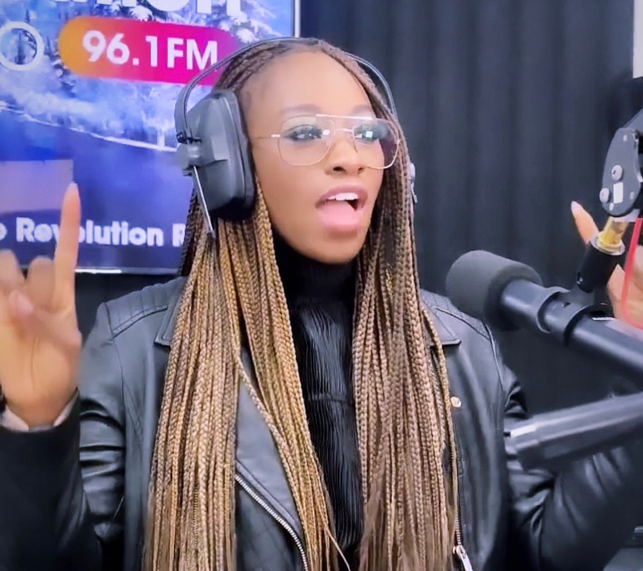 🎙️🌟 Make Your Moment at the Mic Count! Book Me as Your Speaker 🌟🎙️